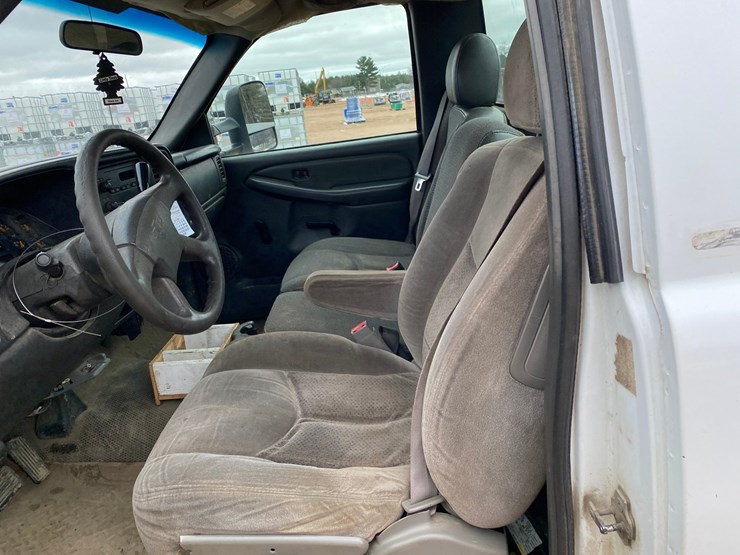 2004-chevrolet-2500-image-41