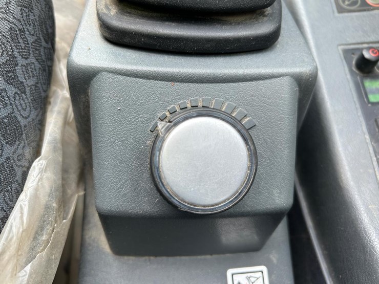 2019-case-cx57c-image-26