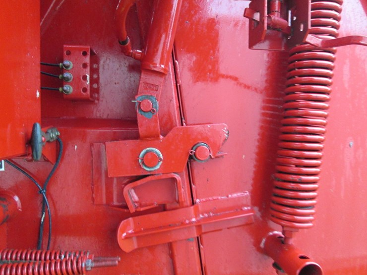 new-holland-br7060-image-14