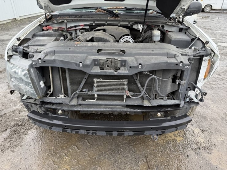 2013-chevrolet-tahoe-image-14