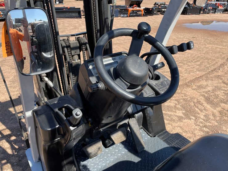 #1135-•-unicarriers-lp-forklift-image-24