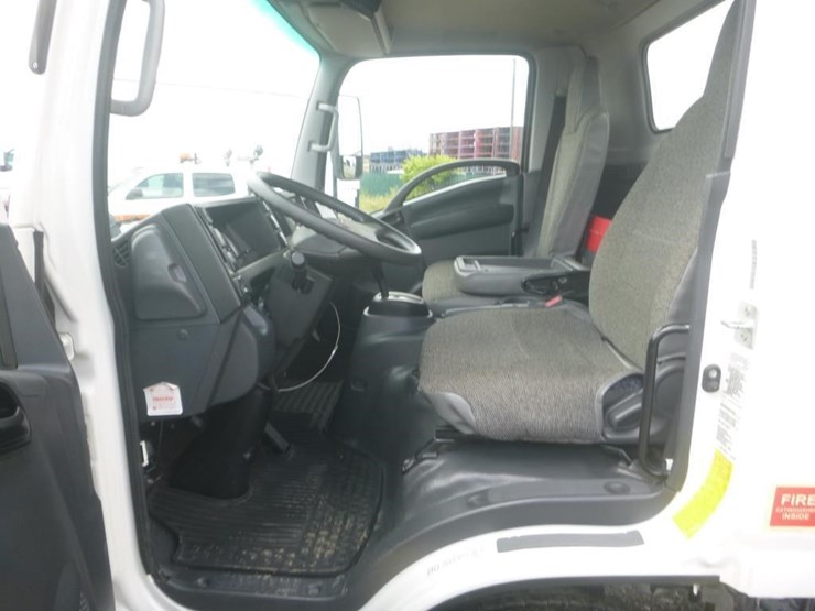 2023-isuzu-nrr-image-12