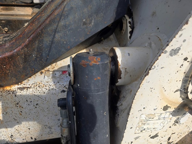 2010-bobcat-t650-image-81