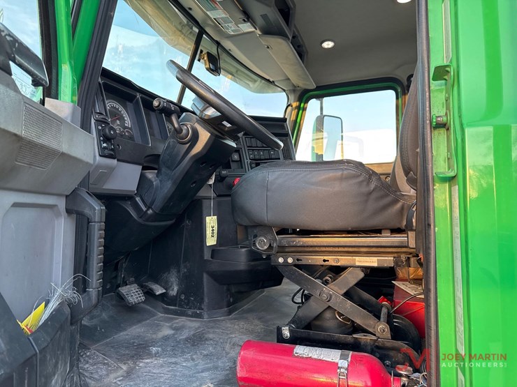 2020-mack-anthem-64t-image-19