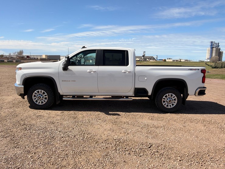 2022-chevrolet-silverado-2500-image-8