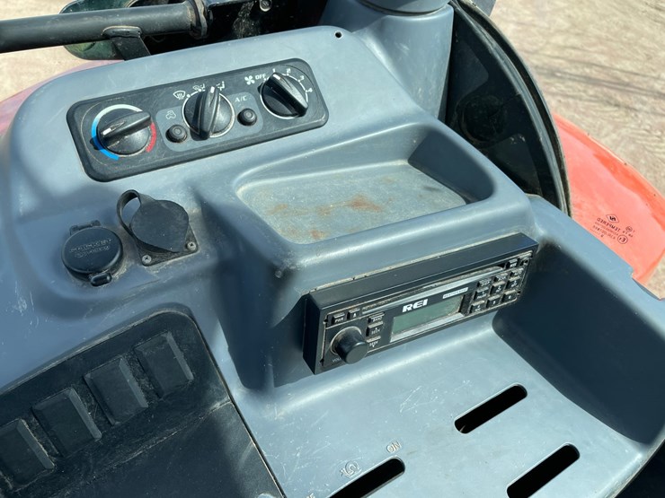 2014-kubota-m135gx-image-27