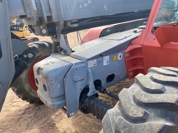 #1306-•-2018-skyjack-8,000lb-telehandler-image-21