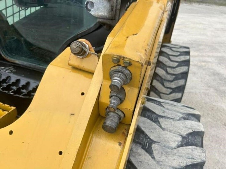 2014-caterpillar-262d-image-42