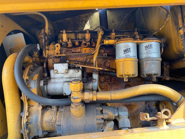 #1004-•-1982-allis-chalmers-714-series-b-industrial-plow-tractor-image-38