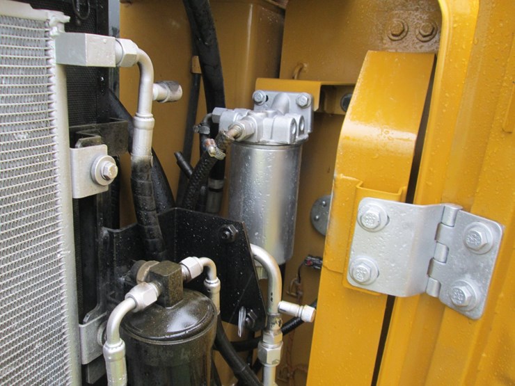 caterpillar-305.5-image-27