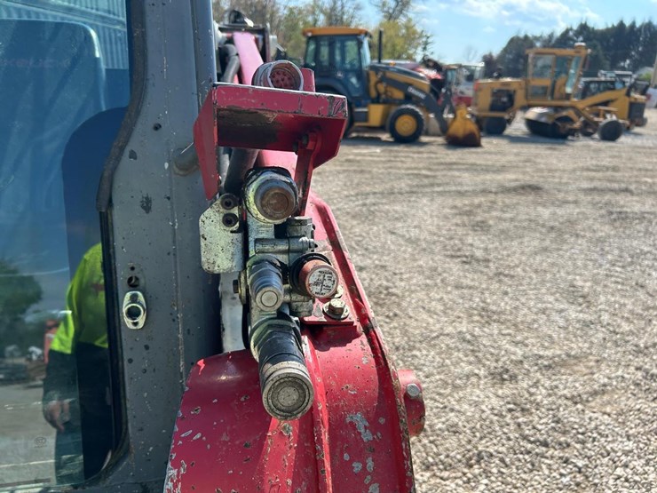 2016-takeuchi-tl8-image-11