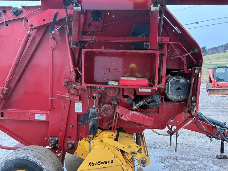 new-holland-br7060-image-12