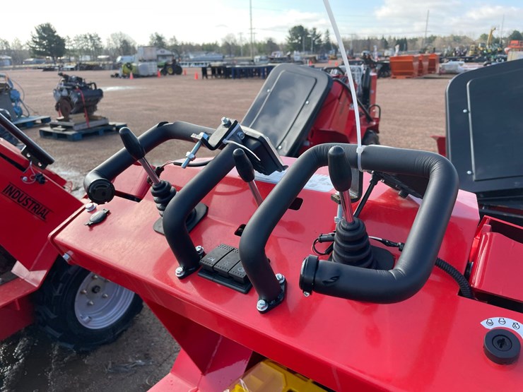 #1156-•-agt-sda-140t-tracked-ride-on-mini-skid-steer-image-15