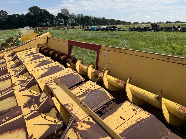 8-new-holland-8-image-21