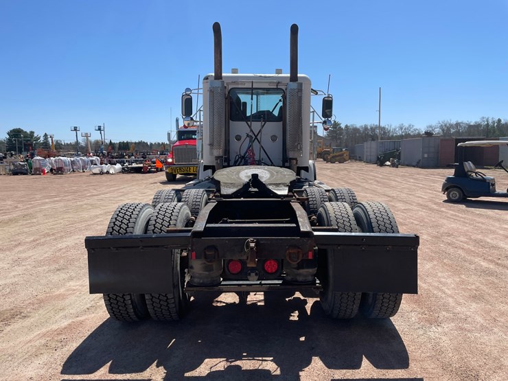 2007-freightliner-fld120-image-5