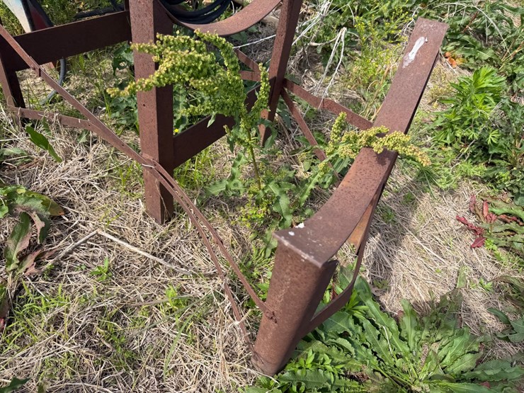 #46925-•-(2)-fuel-tank-stands-image-11