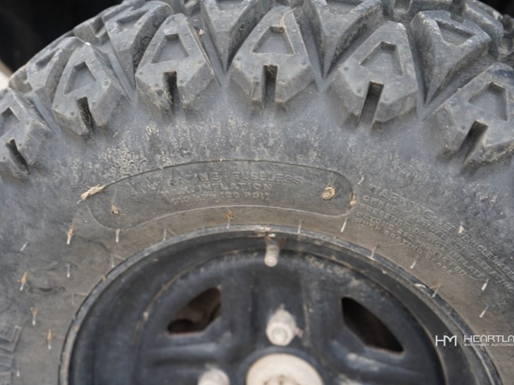 2019-caterpillar-cuv85-utv-image-31