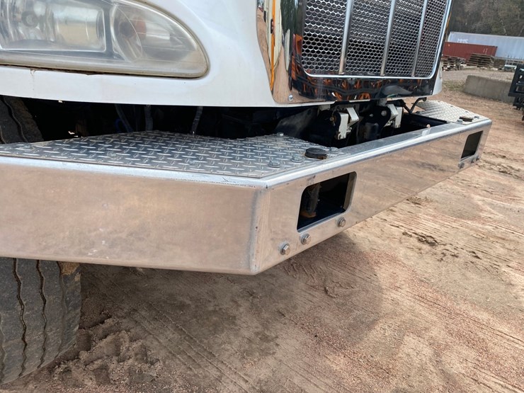 2017-peterbilt-348-image-16