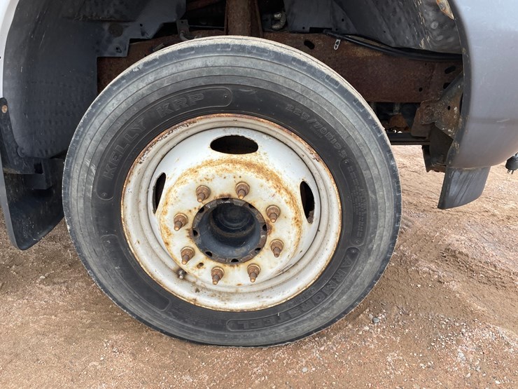 2004-ford-f550-image-42