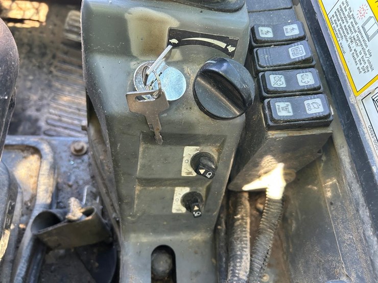 2016-takeuchi-tl8-image-24