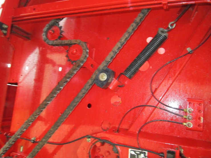 new-holland-br7060-image-12