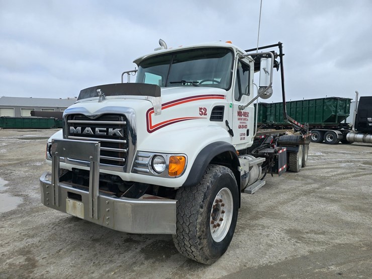 #22589-•-2006-mack-cv713-granite-roll-off-truck-image-2
