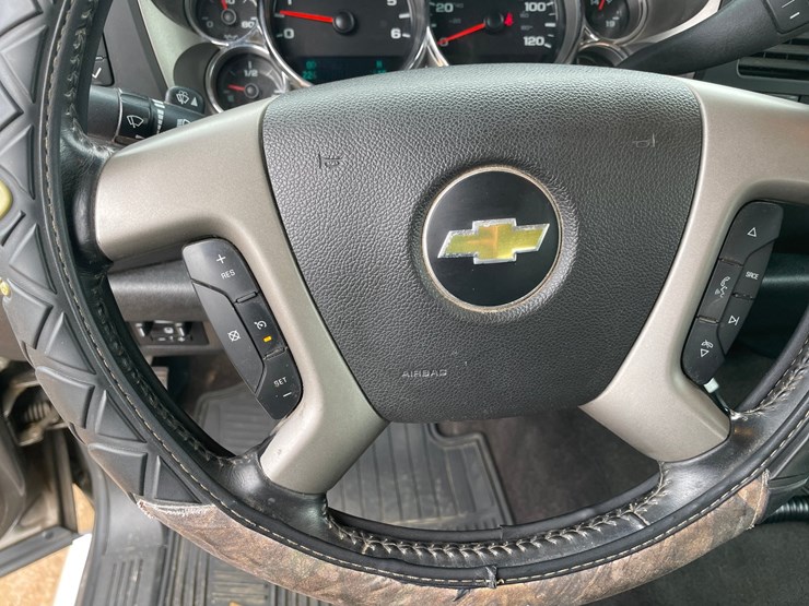 2013-chevrolet-silverado-2500hd-image-44