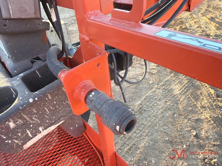 2015-jlg-800s-image-11