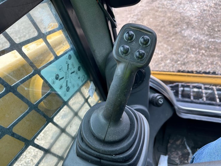 2019-caterpillar-232d-image-22