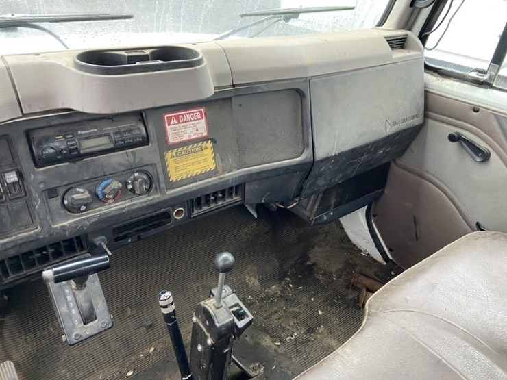 1995-international-4700-image-14