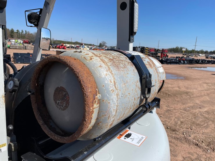 #1135-•-unicarriers-lp-forklift-image-23