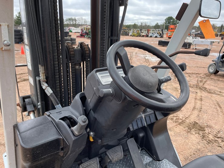 #1164-•-unicarriers-3,450-lbs-lp-forklift-image-16