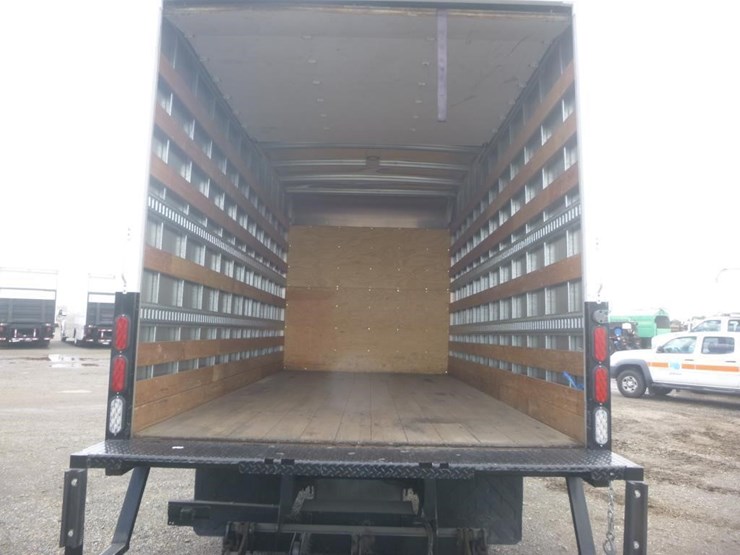 2023-isuzu-nrr-image-10