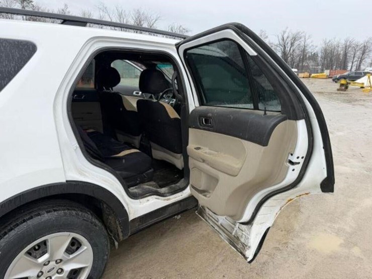 2013-ford-explorer-image-21