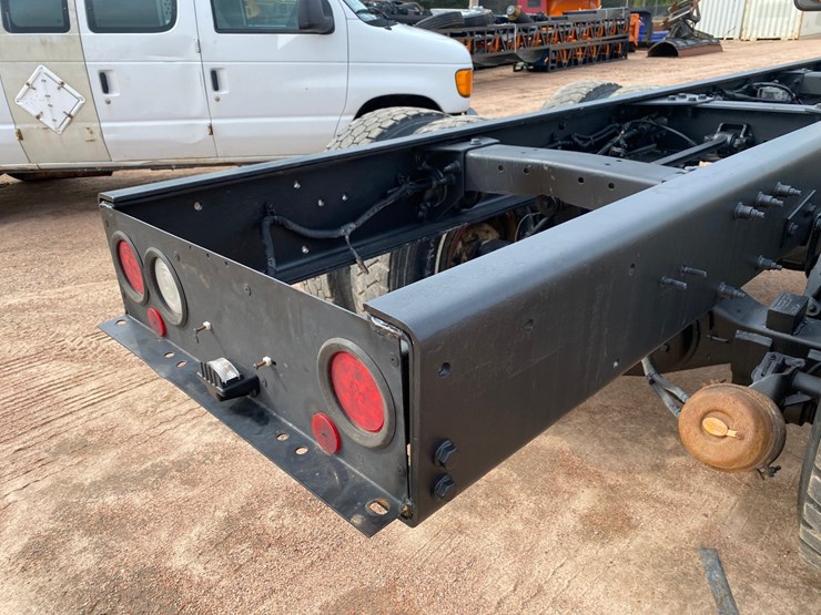 2017-peterbilt-348-image-27