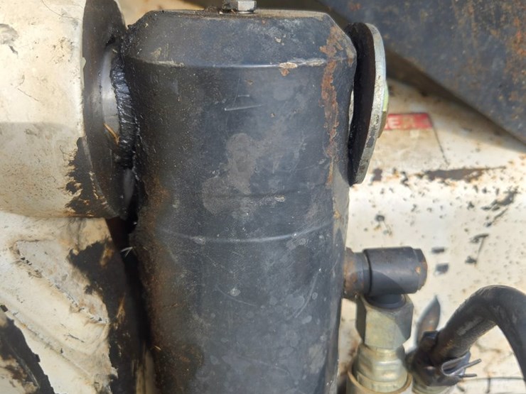 2010-bobcat-t650-image-74