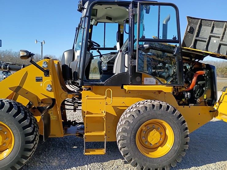 2023-caterpillar-910-image-28