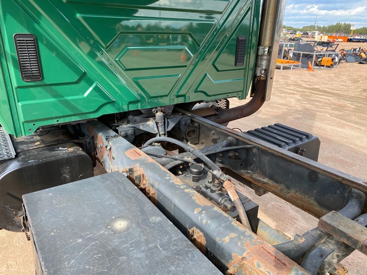 2003-international-7400-image-65