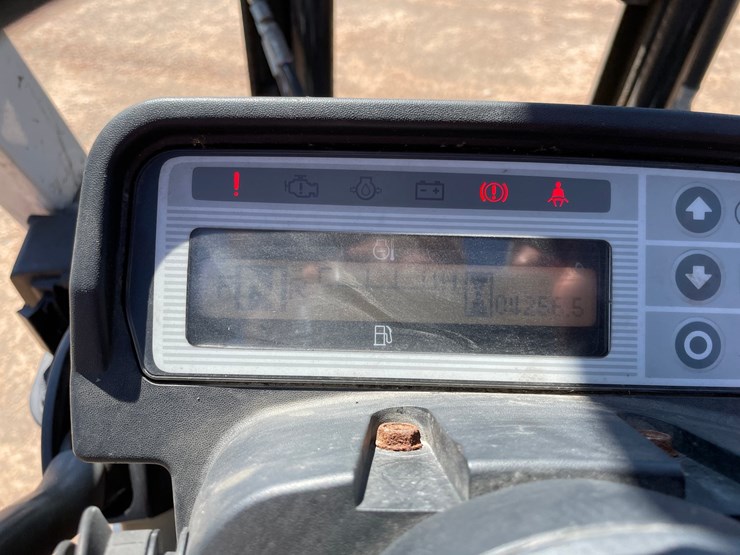 #1136-•-unicarriers-lp-forklift-image-16