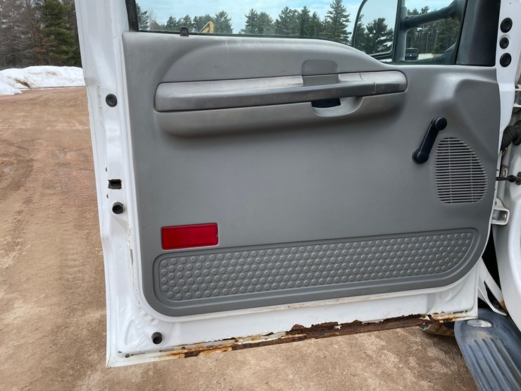 2004-ford-f550-image-36