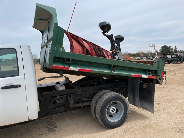 2011-chevrolet-3500-image-45