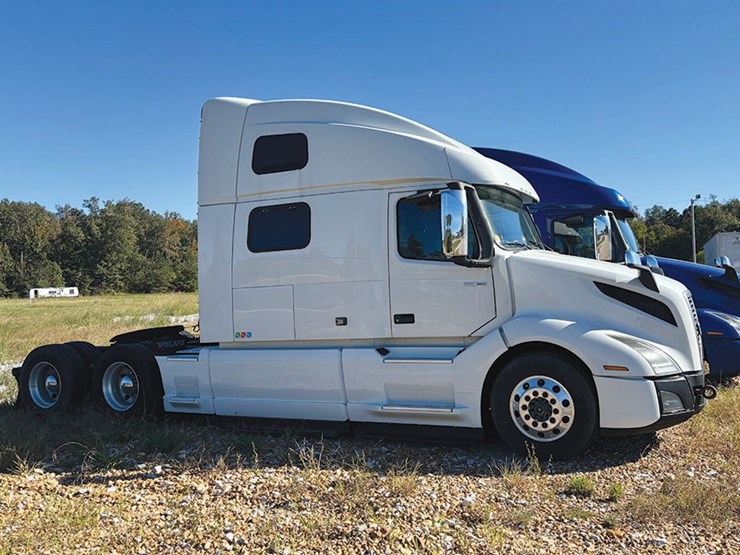 2020-volvo-vnl860-image-2