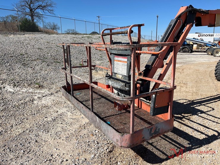 2017-jlg-800aj-image-6