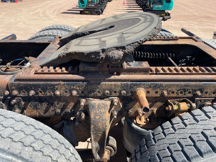 2007-freightliner-fld120-image-28