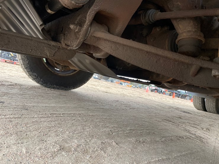 2011-chevrolet-3500-image-13