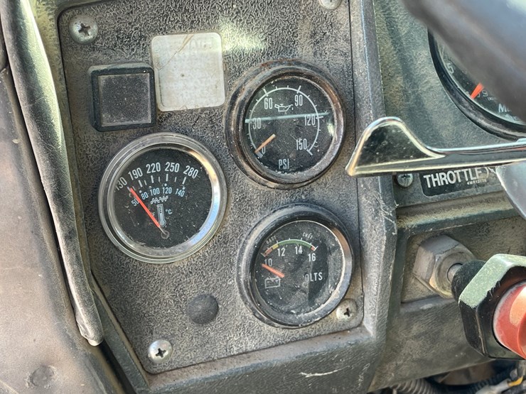 1992-mack-dm690s-image-35