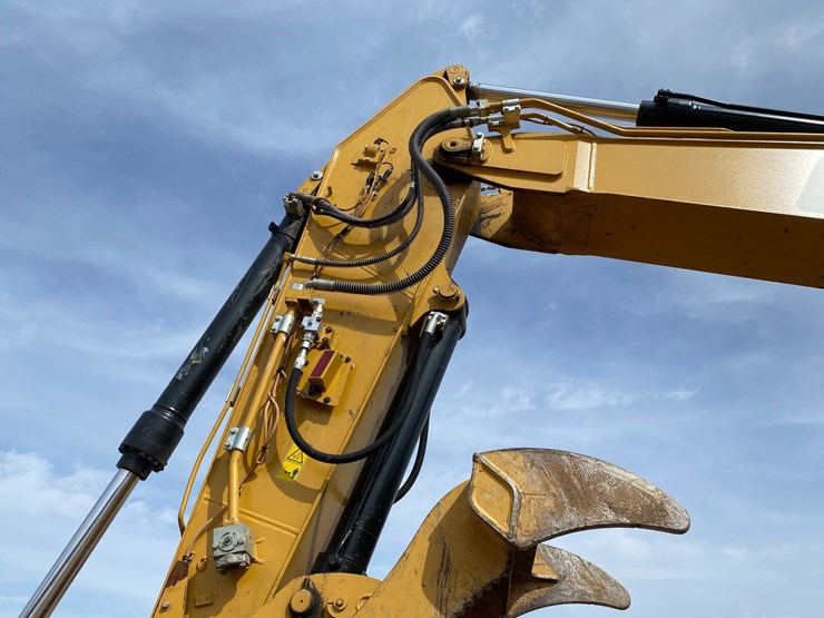 2018-caterpillar-320-image-20