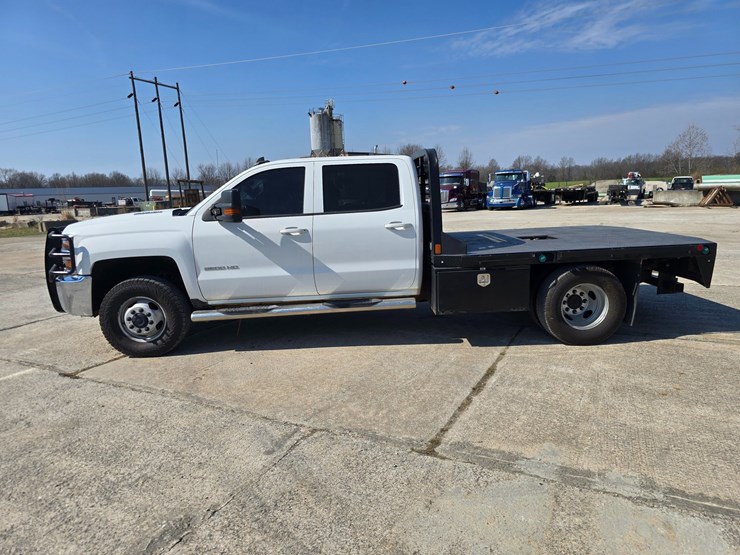 2015-chevrolet-silverado-3500-image-3