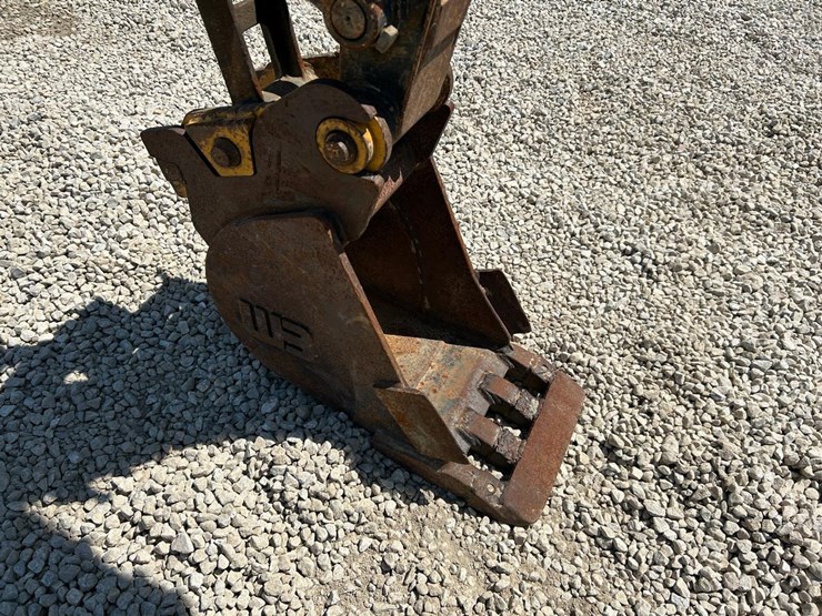 2016-deere-35g-image-8