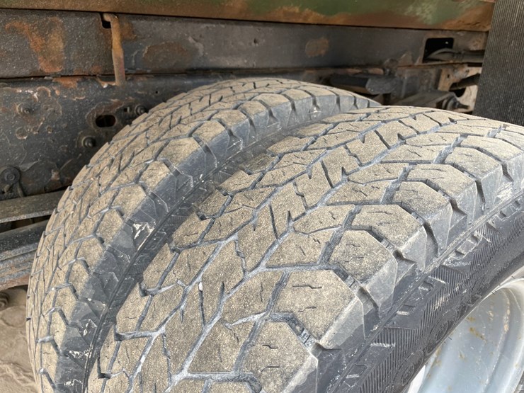 2011-chevrolet-3500-image-27